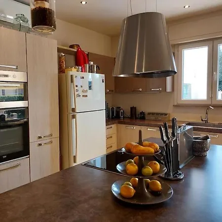 Casa Il Pino بيت للعطل