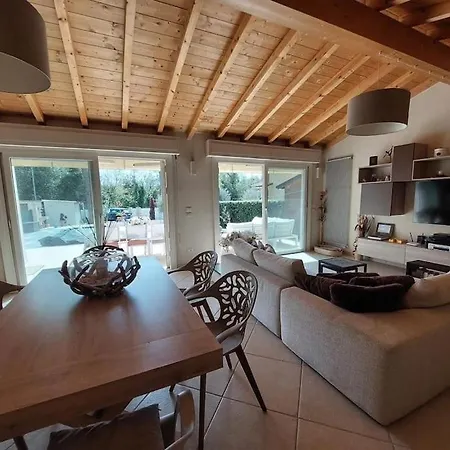 بيت للعطل Casa Il Pino كامايوري