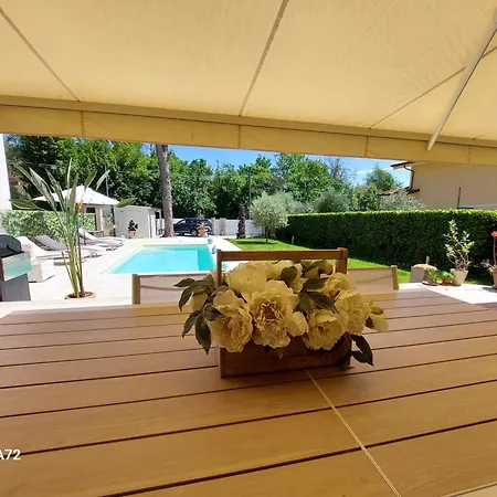 Casa Il Pino بيت للعطل